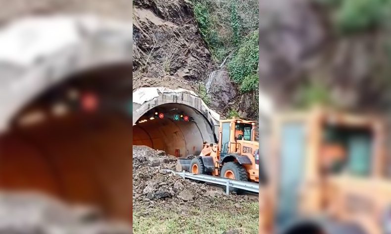 Kopmuş Tüneli girişinde heyelan