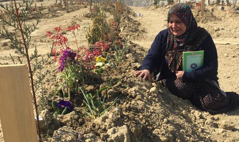 Depremde ailesini kaybeden annenin feryadı
