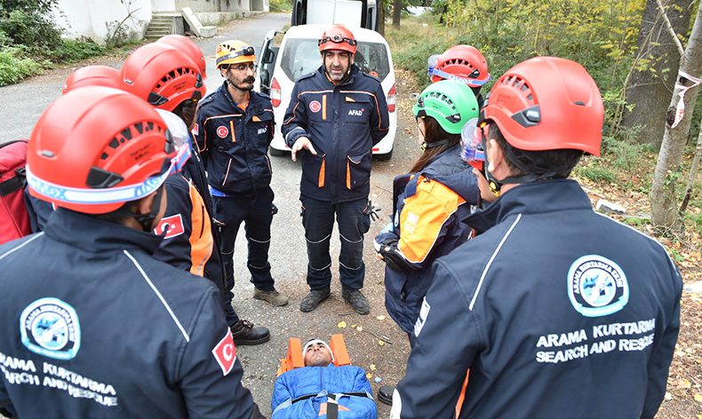 Ekipler İstanbul’dan deprem bölgesine doğru yola çıktı