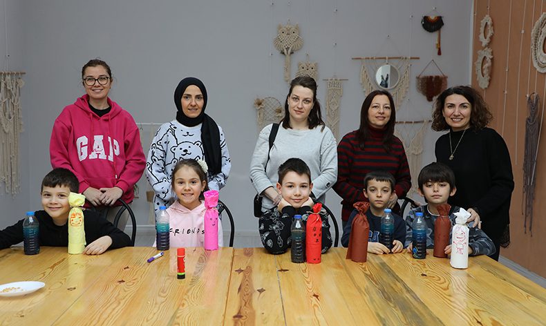 Mudanyalı çocuklar tatilde sanatla buluştu