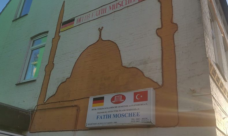 Almanya’da camideki çocuklara ırkçı tehdit