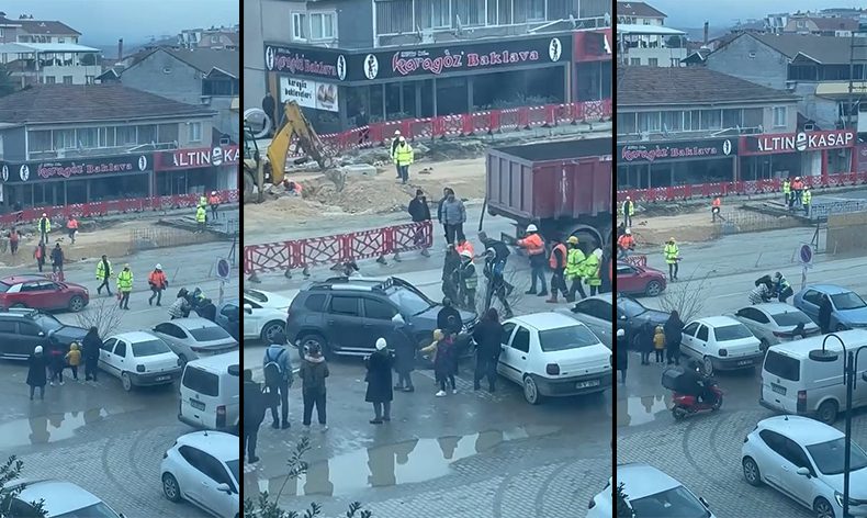 Bursa’da husumetli sürücüler tekme tokat kavga etti