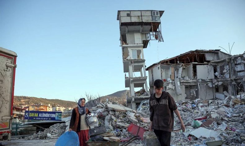 Bina çöktü sonradan yapılan ek yapı ayakta kaldı
