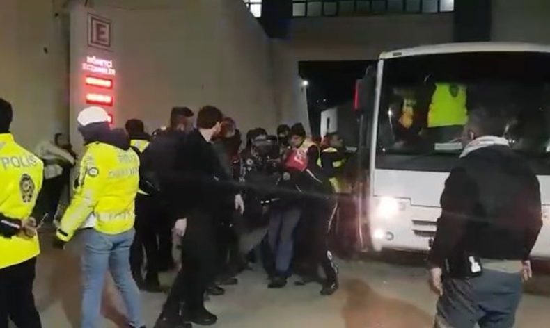 Şüpheliler öfkeli vatandaşların elinden zor kurtarıldı