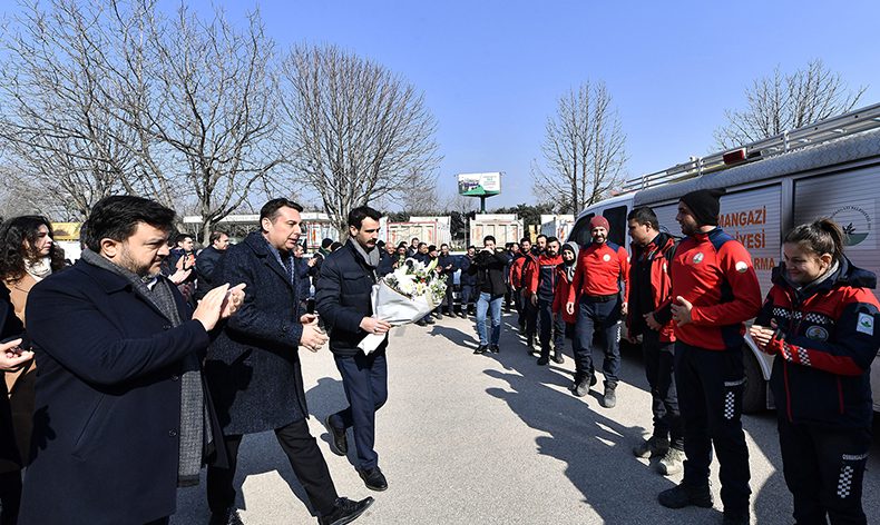 Depremin kahramanları kente döndü