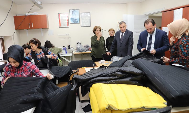 Olgunlaşma Enstitüsü deprem bölgesine eşya üretiyor