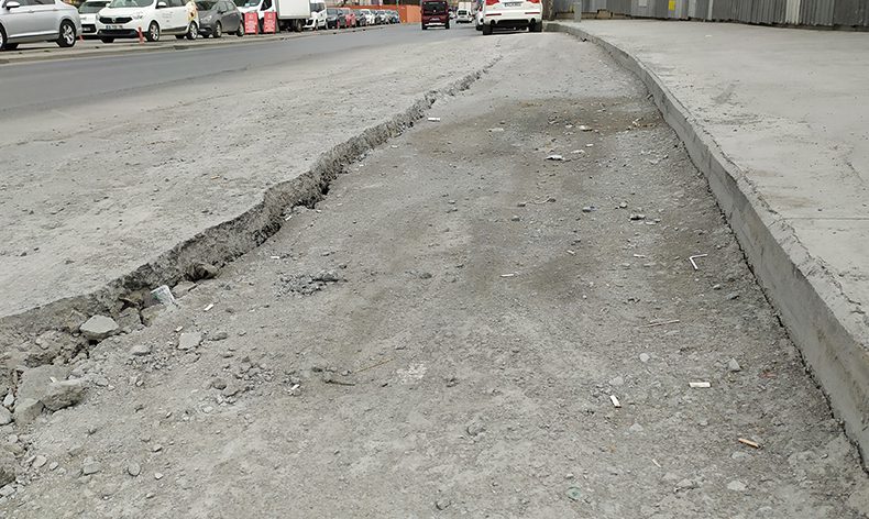 İnşaat çalışması sırasında yol çöktü