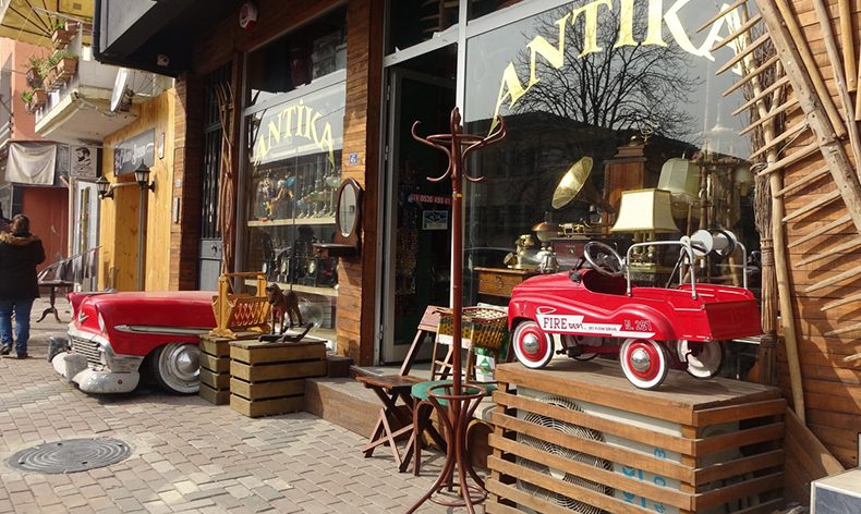 Antika aşkı dükkan açtırdı