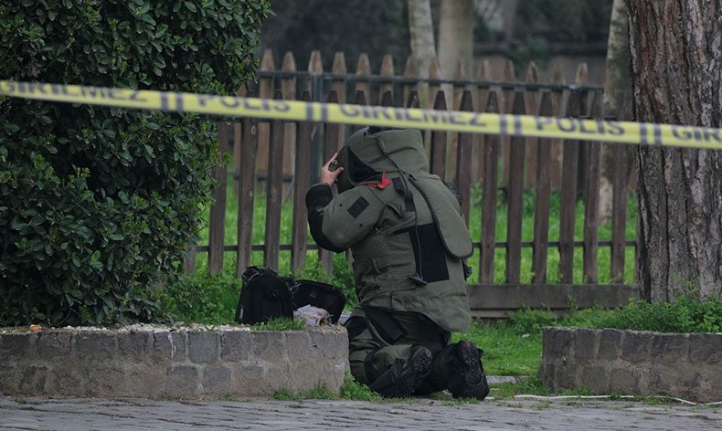 Şüpheli valizden sucuk çıktı