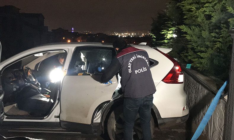 Evine gidip tartıştığı doktorun aracını kurşunladı