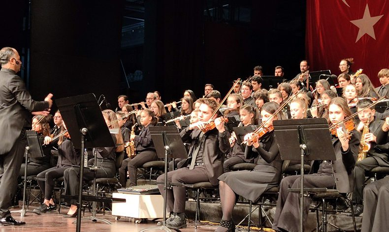 Gençlik orkestrası şehitler için sahnede olacak