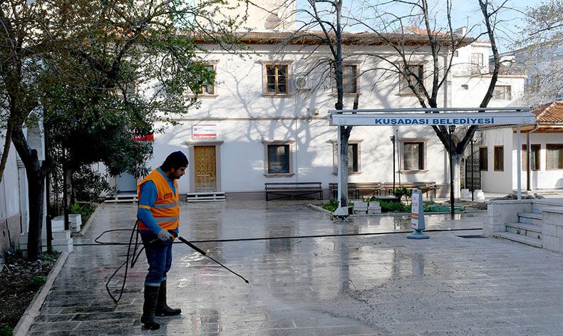 Kuşadası’nda Camiiler ibadete hazır