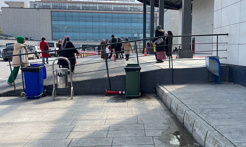 Kavgayı güvenlik görevlileri güçlükle ayırdı