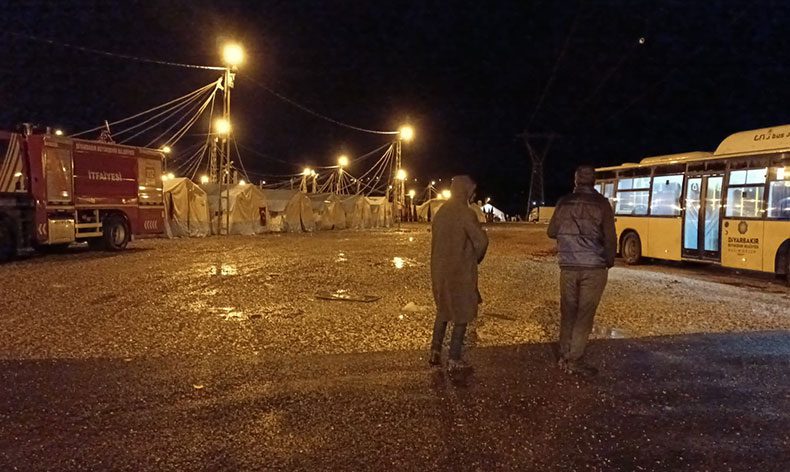 Vatandaşlar çadır kentten tahliye edildi