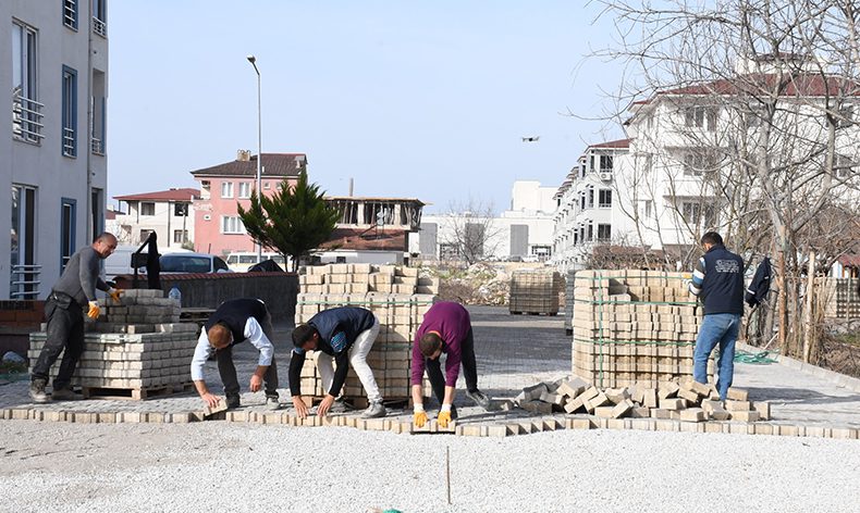 İznik’te kilitli parke taşı çalışmaları