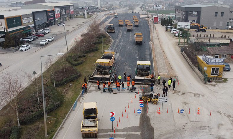 Akpınar kavşağında asfalt çalışması başladı