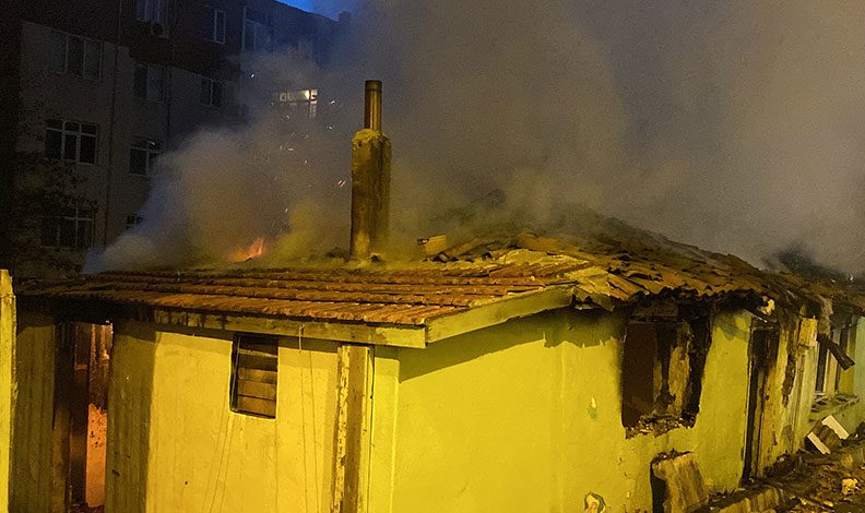 Tarihi ev alev topuna döndü