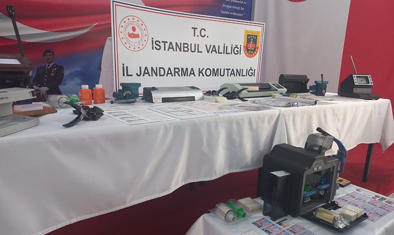 Sahte kimlik ve sürücü belgesi düzenleyenler yakalandı