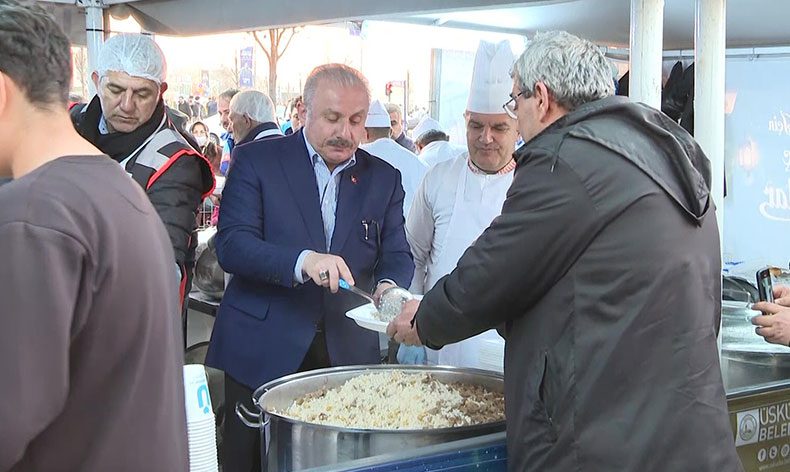Mustafa Şentop, vatandaşlarla iftarda buluştu