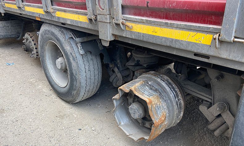 Patlayan lastiğe rağmen deprem bölgesine gitmişti
