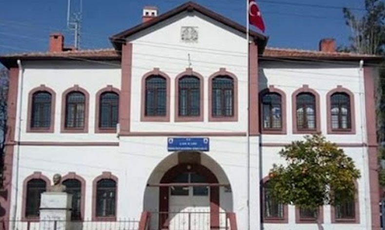 İlkokul, Hükümet Konağı oldu