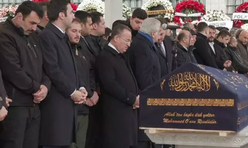 Bakan Varank babasını son yolculuğuna uğurladı