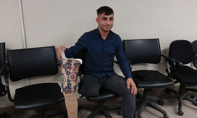 Protez bacağı enkazda kalmıştı, yenisi takıldı