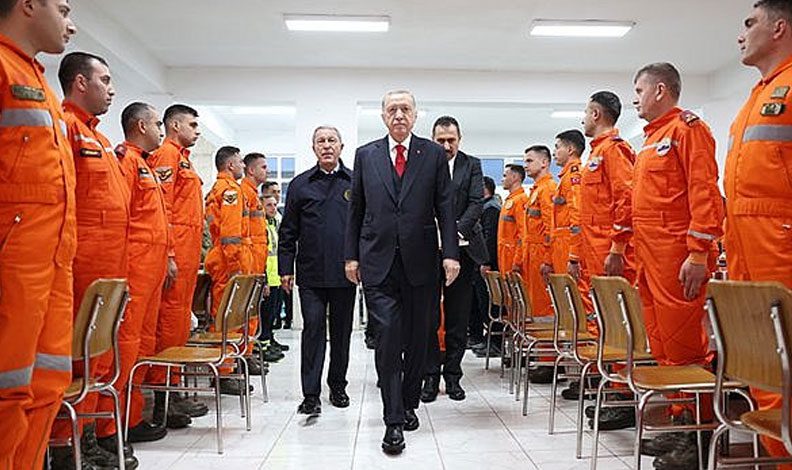 Cumhurbaşkanı Mehmetçik ile iftar yaptı