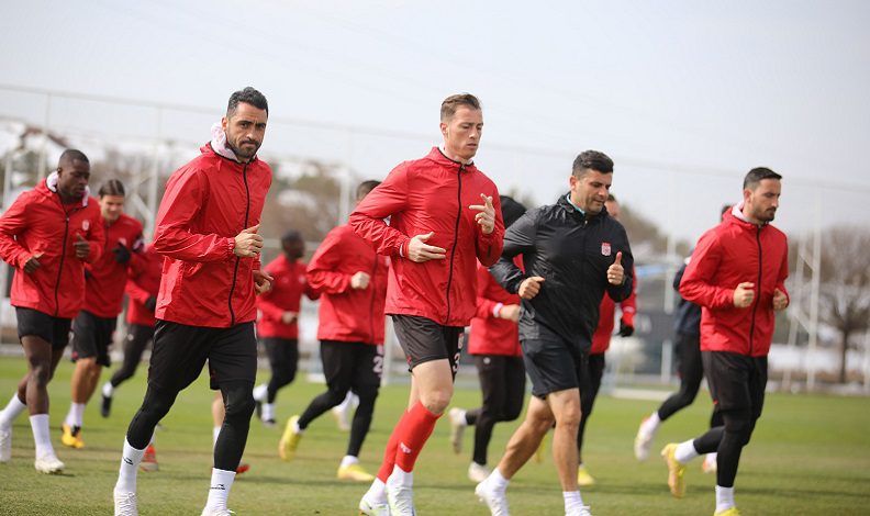 Sivasspor, 3 puan parolasıyla Fatih Karagümrük maçına hazırlanıyor