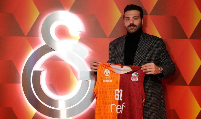 Galatasaraylı basketbolcu Göksenin Köksal, depremzedeler için formasını bağışladı
