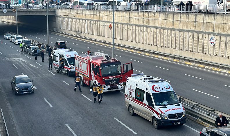 Çuval düştü, zincirleme trafik kazası oldu