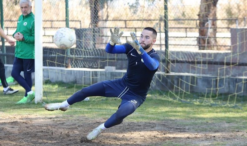 Menemen FK’nın genç kalecisi Bora Göymen, performansıyla dikkat çekiyor