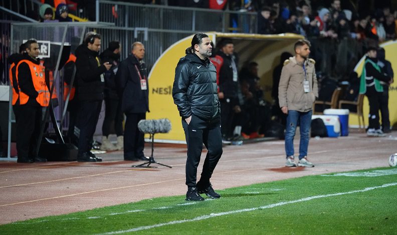 Eyüpspor Teknik Direktörü İbrahim Üzülmez: “İlk 45 dakikada hiçbir şey yapmayan bir takım görüntüsündeydik”