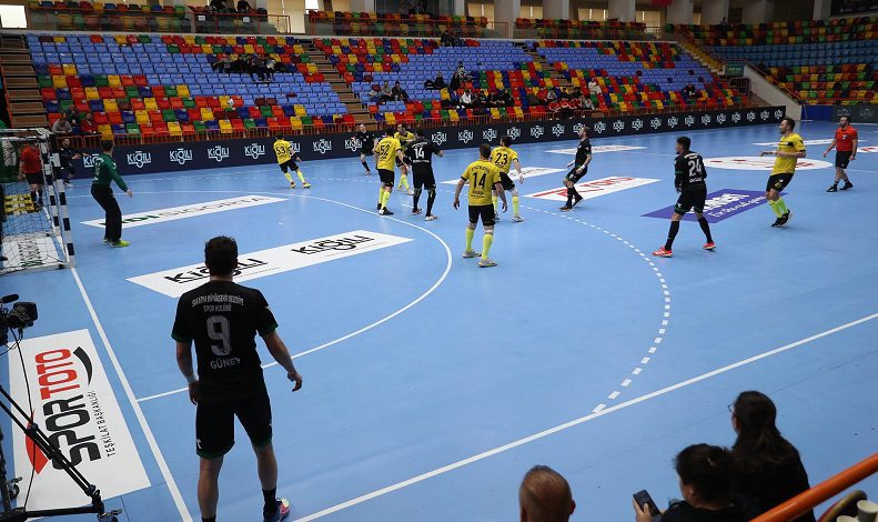 Sakarya Büyükşehir Hentbol takımı kupaya yarı finalde veda etti