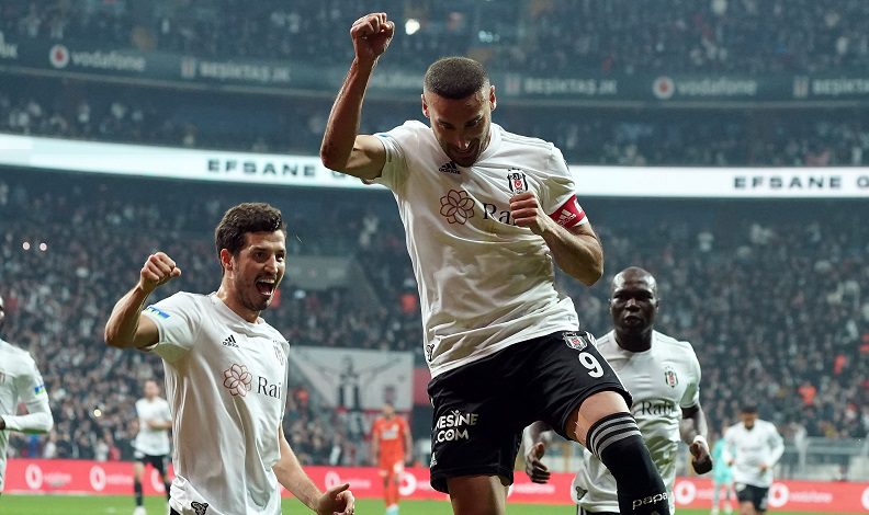 Beşiktaşlı Cenk Tosun, Fenerbahçe’ye ilk golünü atmanın peşinde