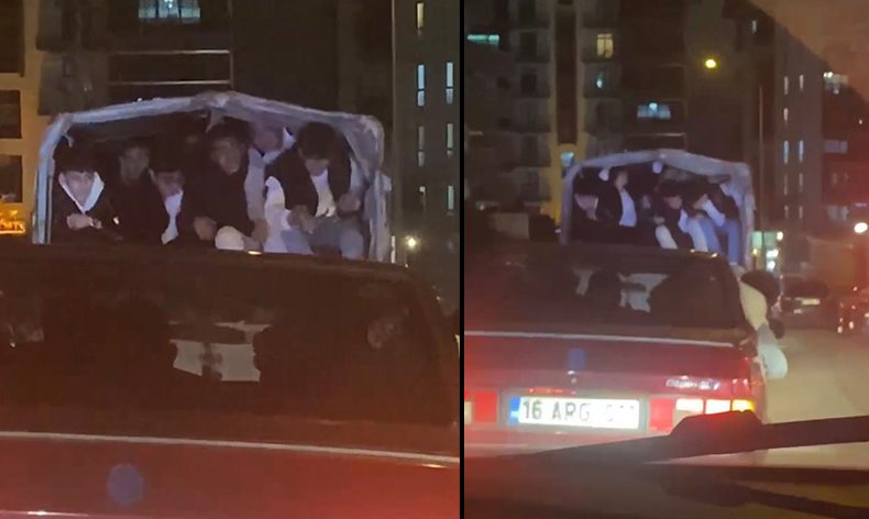 Gençlerin kamyonetin arkasındaki tehlikeli yolculuğu