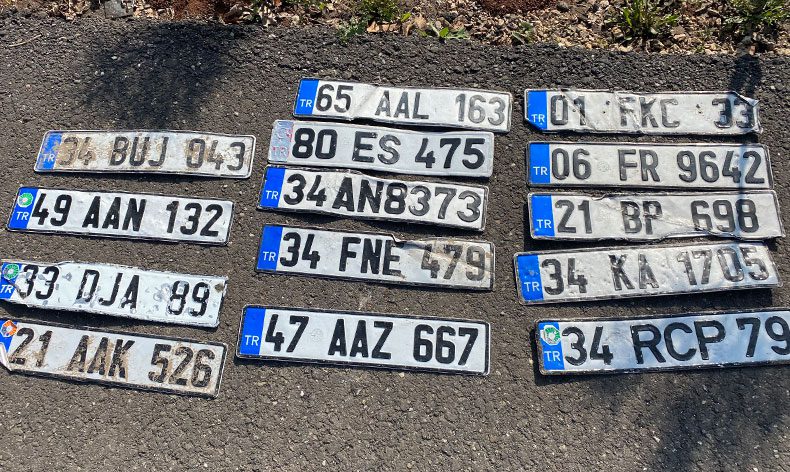 Sele kapılan plakalar sahiplerini bekliyor
