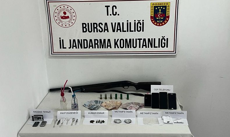 Uyuşturucu taciri kıskıvrak yakalandı
