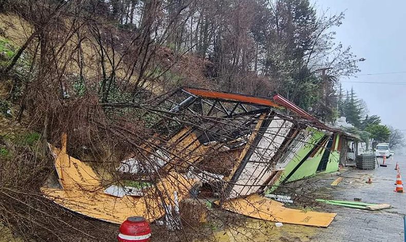 Belediye kulübesi kullanılamaz hale geldi