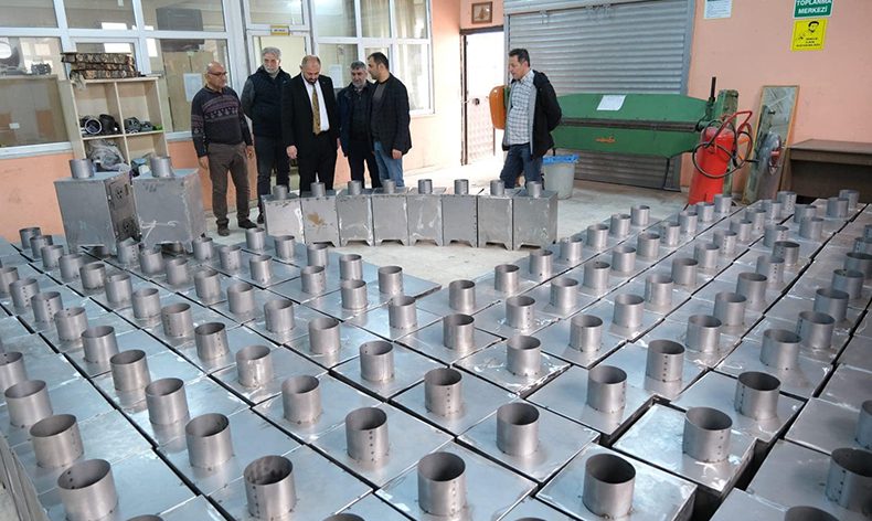 Öğrenciler depremzedeler için soba üretti