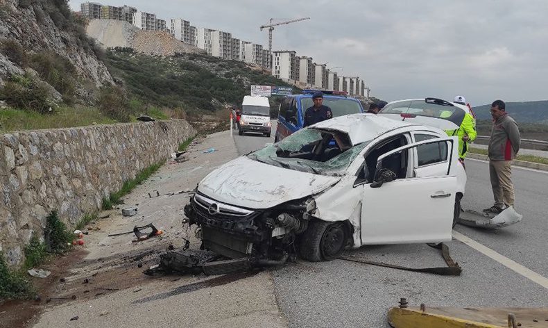 İstinat duvarına çarpan araç takla attı