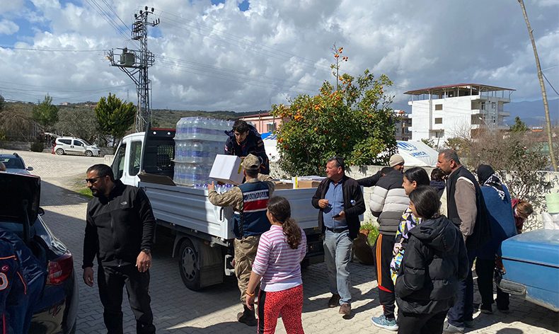 Jandarma Komutanlığından su yardımı