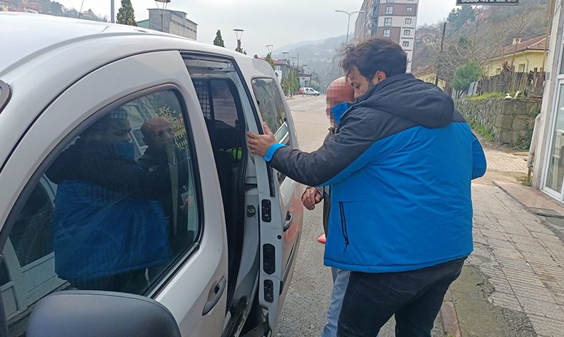 Yardım parası adı altında para toplarken yakalandı