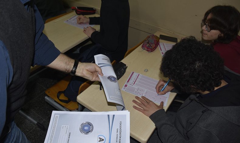 Lise ve üniversite adaylarına sınav simülasyonu