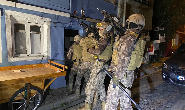 Uyuşturucu tacirlerine şafak operasyonu