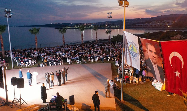 Depremzede vatandaşlar iftar sofrasında buluştu