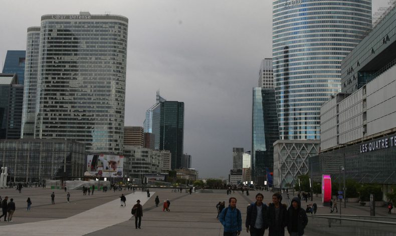 5 bankanın genel merkezinde arama