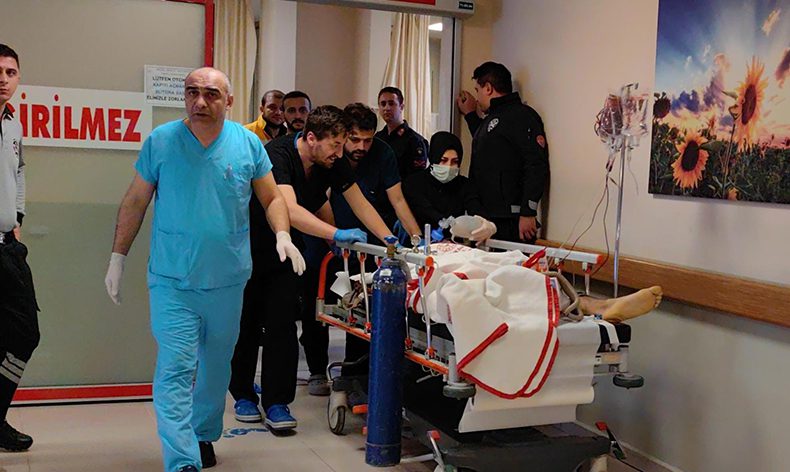 Testerenin bıçağı boynunu kesti ağır yaralandı