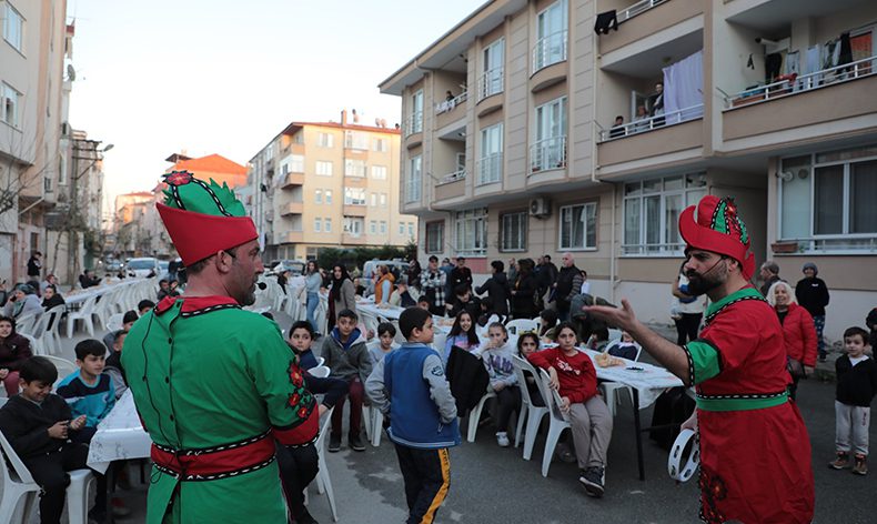 Gemlik Belediyesi’nden binlerce kişiye iftar