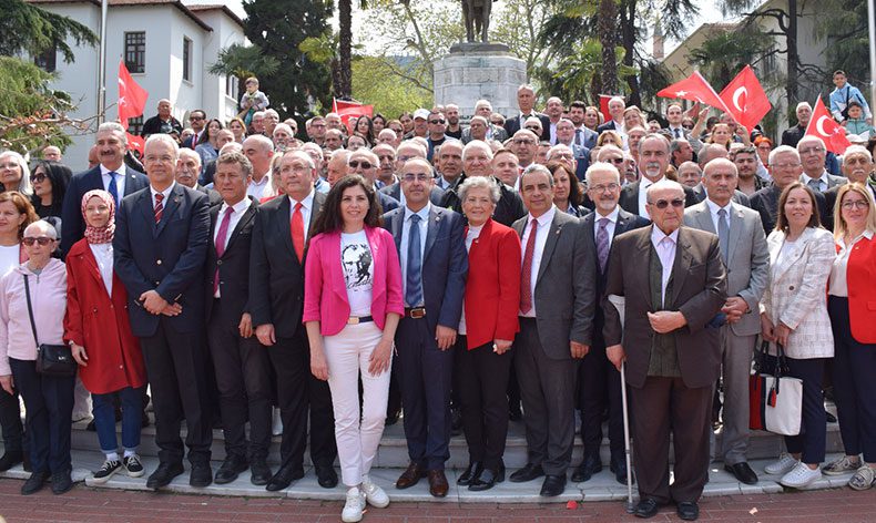 CHP Bursa’da 23 Nisan kutlaması